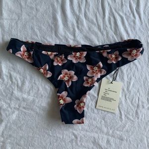 ACACIA ISLE HOOKIPA BOTTOMS